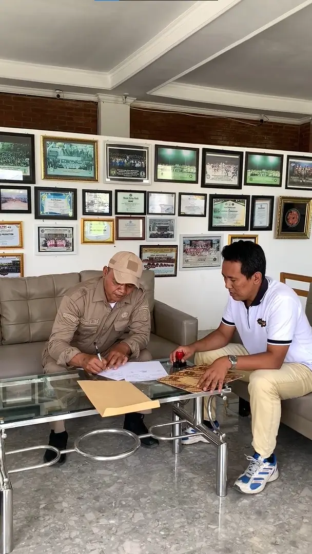 Tim Julang Marching bersama klien